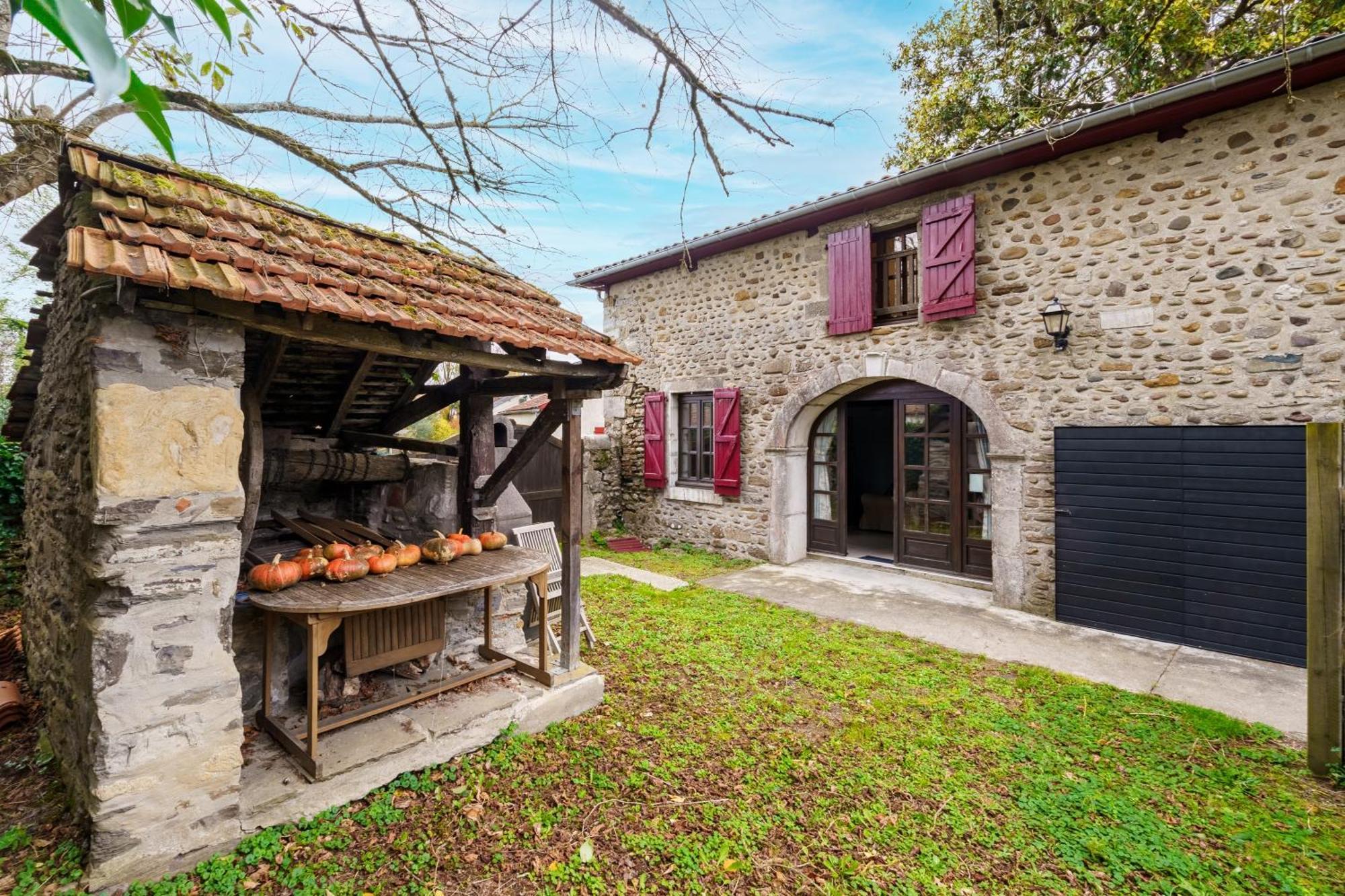 La Petite Maison - Avec Piscine Partagee Vila Osserain-Rivareyte Exterior foto