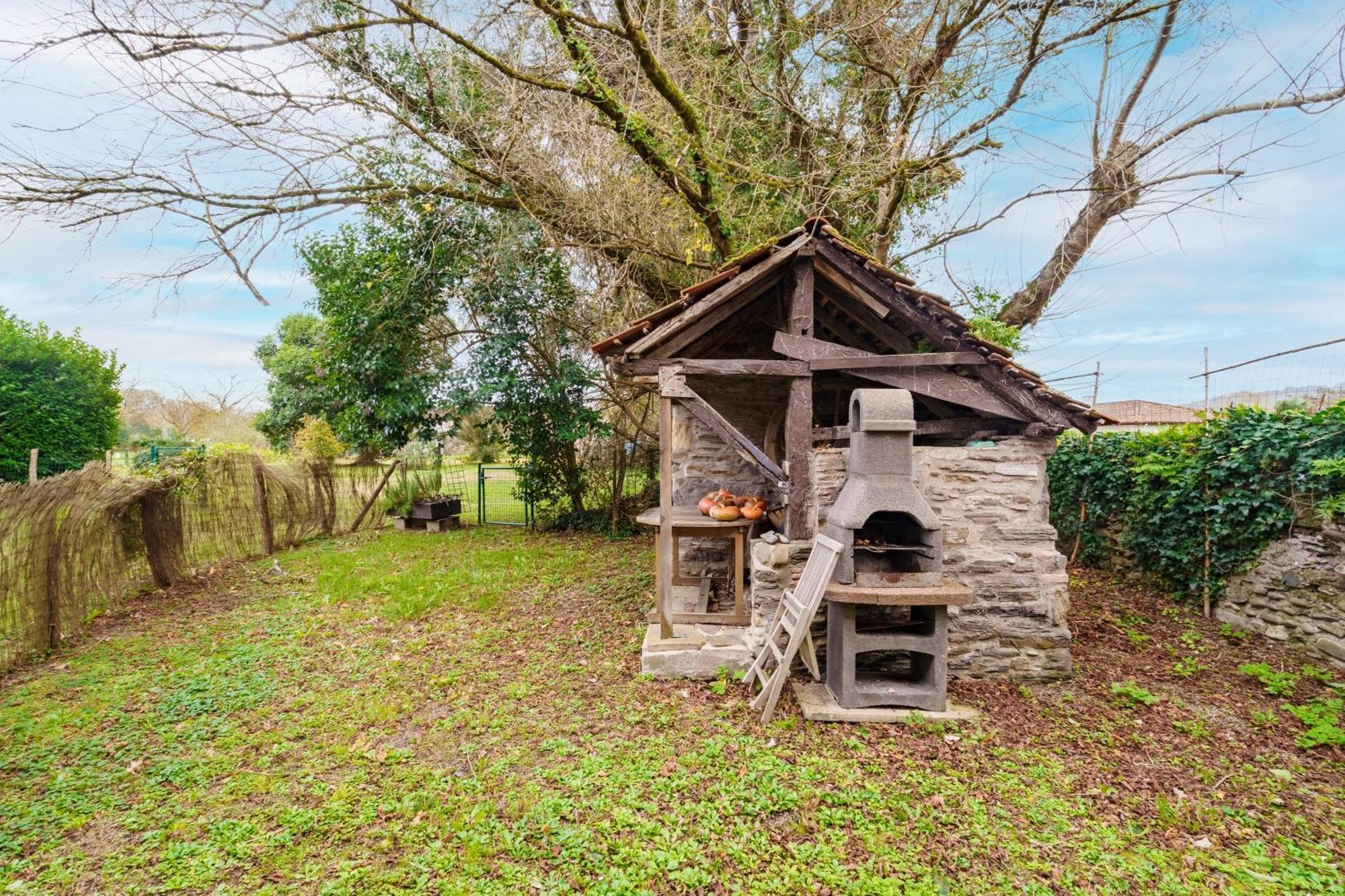 La Petite Maison - Avec Piscine Partagee Vila Osserain-Rivareyte Exterior foto